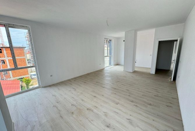 Ambient biznesi me qera 3+1 ne Tirane - 700 Euro