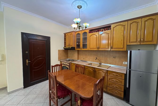 Shtepi ne shitje Apartament ne Tirane, 1+1, Mobilimi E mobiluar, Pagesa 79,000  Euro.