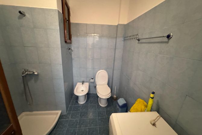 Shtepi ne shitje Apartament ne Tirane, 1+1, Mobilimi E mobiluar, Pagesa 79,000  Euro.
