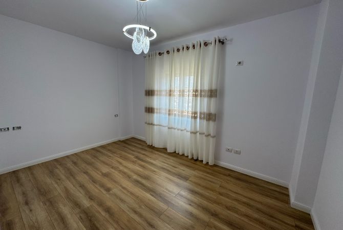 Shtepi ne shitje Apartament ne Tirane, 1+1, Mobilimi Bosh, pa mobiluar, Pagesa 85,000  Euro.