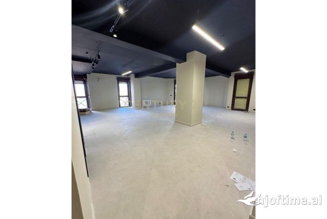 Ambient biznesi me qera 3+1 ne Tirane - 2,000 Euro