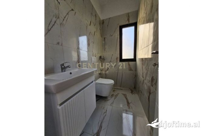 Shtepi ne shitje Apartament ne Tirane, 1+1, Mobilimi Bosh, pa mobiluar, Pagesa 112,000  Euro.
