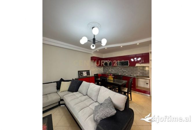 Shtepi ne shitje Apartament ne Tirane, 2+1, Mobilimi E mobiluar, Pagesa 127,000  Euro.
