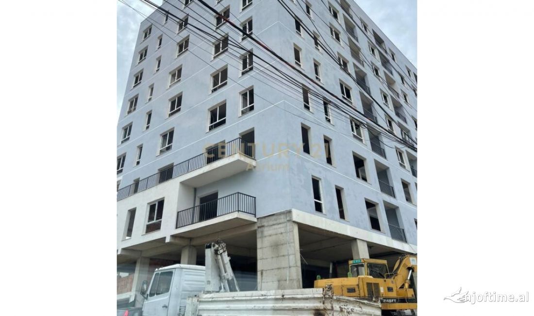 Shtepi ne shitje Apartament ne Tirane, 1+1, Mobilimi Bosh, pa mobiluar, Pagesa 100,000  Euro.
