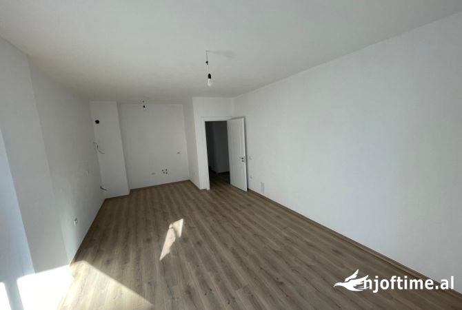 Shtepi ne shitje Apartament ne Tirane, 2+1, Mobilimi Bosh, pa mobiluar, Pagesa 155,000  Euro.
