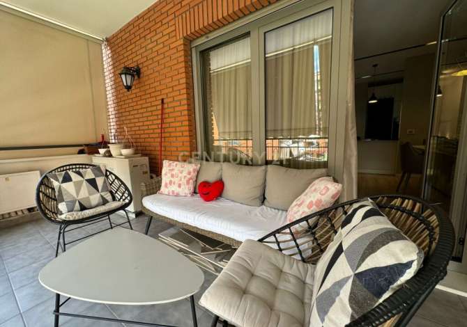 Shtepi me qera 2+1 ne Tirane - 1,400 Euro