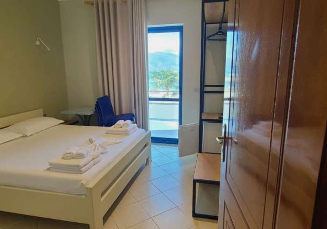 Jepet me qera Hotel 3-katesh ne bregdetin e detit Orikum-Vlore.