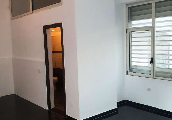 Ambjent biznesi me qera 1+1 ne Vlore - 20,000 Leke
