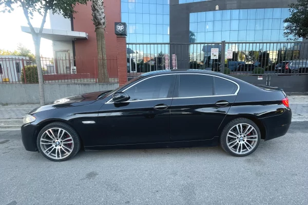 Makina ne shitje ne Tirane - 7,700 Euro