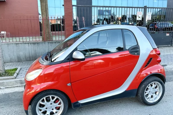 Makina ne shitje ne Tirane - 3,000 Euro