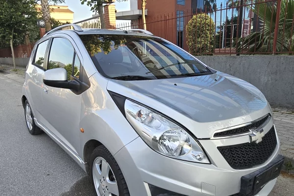 Makina ne shitje ne Tirane - 2,000 Euro