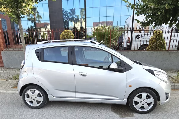 Makina ne shitje ne Tirane - 2,000 Euro