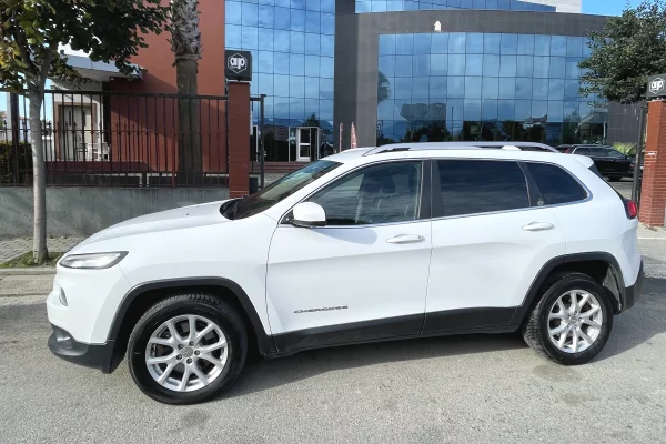 Makina ne shitje ne Tirane - 7,500 Euro