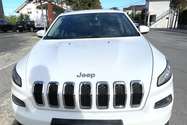 Makina ne shitje ne Tirane, Jeep, 2015 Diesel,Kambio Manual Pagesa 7,500  Euro.