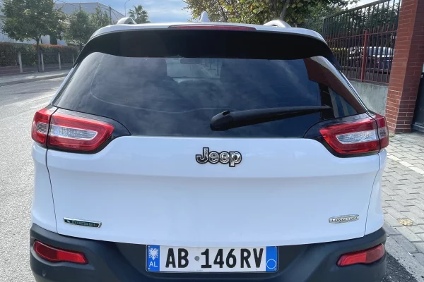 Makina ne shitje ne Tirane, Jeep, 2015 Diesel,Kambio Manual Pagesa 7,500  Euro.