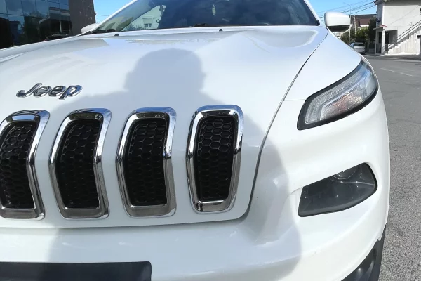 Makina ne shitje ne Tirane, Jeep, 2015 Diesel,Kambio Manual Pagesa 7,500  Euro.