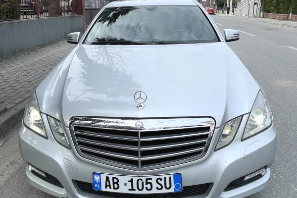 Makina ne shitje ne Tirane, Mercedes-Benz, 2009 Diesel,Kambio Automatik Pagesa 8,200  Euro.
