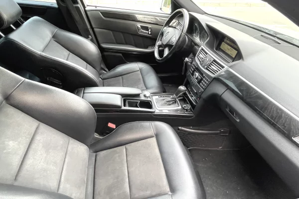 Makina ne shitje ne Tirane, Mercedes-Benz, 2009 Diesel,Kambio Automatik Pagesa 8,200  Euro.