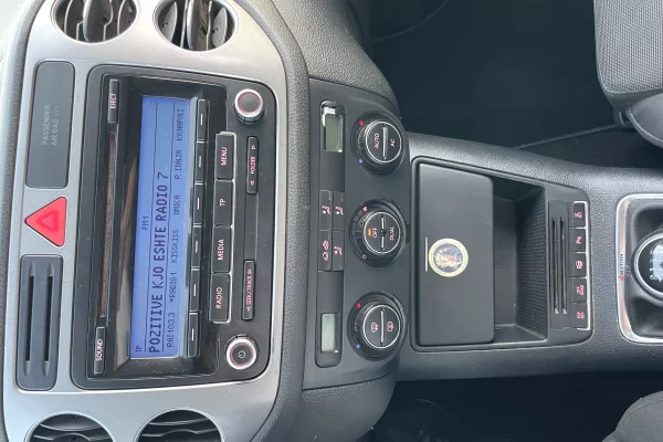 Makina ne shitje ne Tirane, Volkswagen, 2010 Diesel,Kambio Manual Pagesa 5,600  Euro.