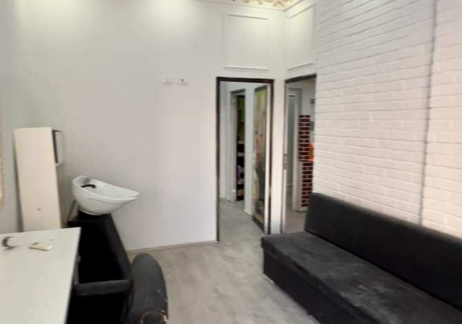 Ambient biznesi me qera 3+1 ne Tirane - 35,000 Leke
