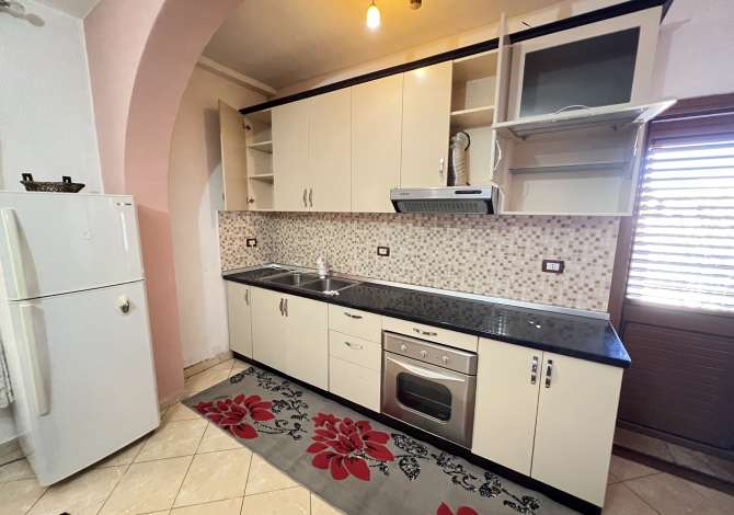 Shtepi me qera Apartament ne Tirane, 2+1, Mobilimi E mobiluar, Pagesa 450  Euro.