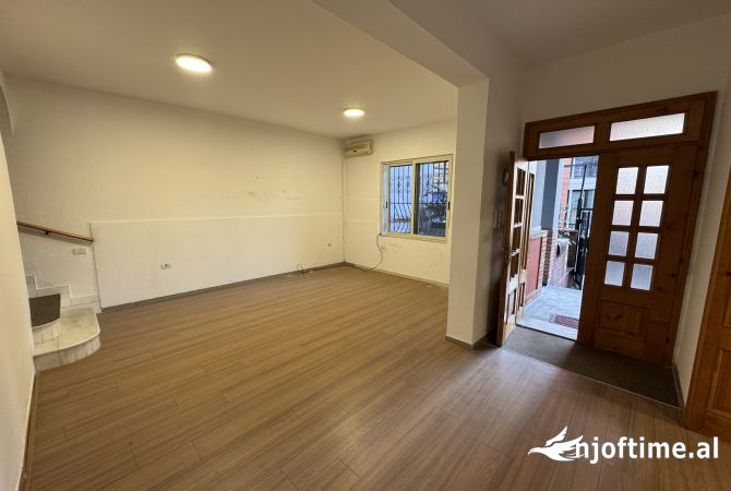 Shtepi me qera Vila Luksoze ne Tirane, 4+1, Mobilimi Pjeserisht e mobiluar, Pagesa 1,000  Euro.