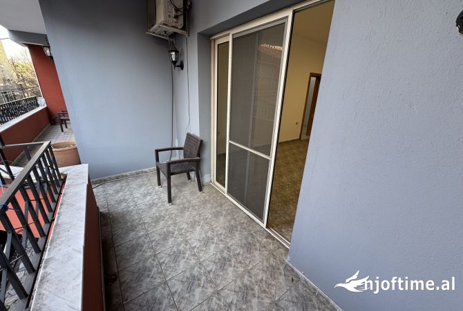 Shtepi me qera Vila Luksoze ne Tirane, 4+1, Mobilimi Pjeserisht e mobiluar, Pagesa 1,000  Euro.