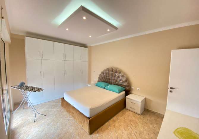 Shtepi me qera Apartament ne Tirane, 2+1, Mobilimi E mobiluar, Pagesa 800  Euro.