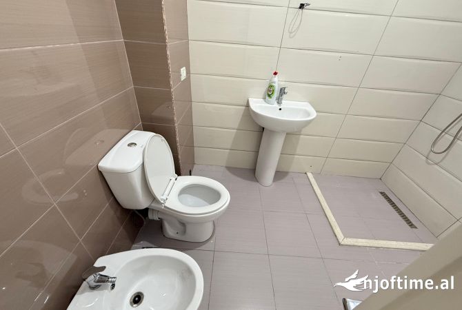 Shtepi ne shitje Apartament ne Tirane, 1+1, Mobilimi E mobiluar, Pagesa 149,000  Euro.