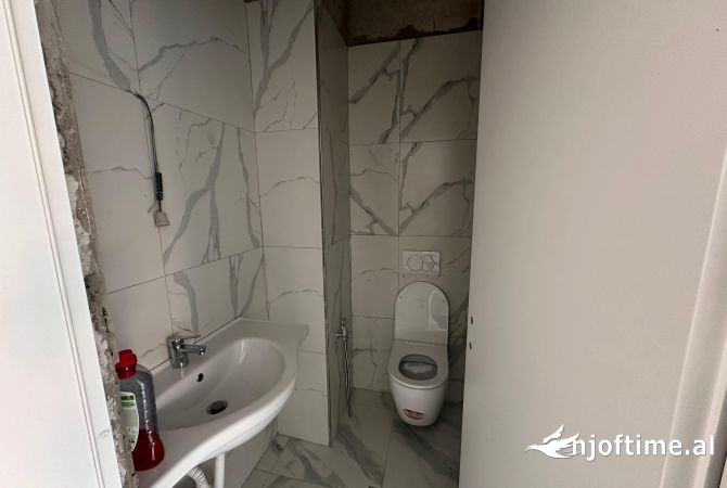 Ambient biznesi me qera 3+1 ne Tirane - 1,000 Euro