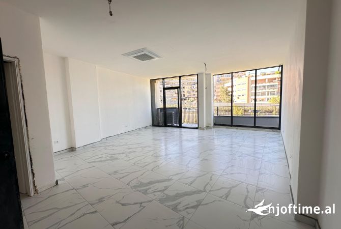 Ambient biznesi me qera 3+1 ne Tirane - 1,000 Euro
