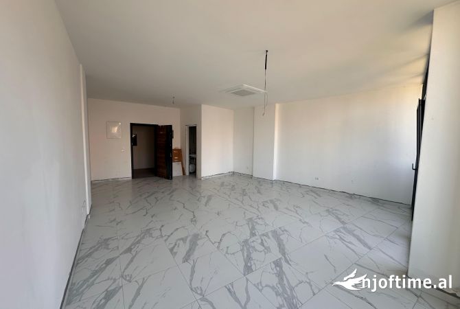 Ambient biznesi me qera 3+1 ne Tirane - 1,000 Euro