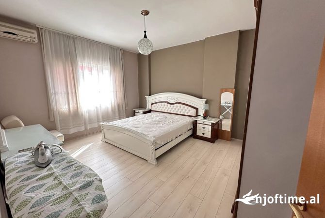 Shtepi me qera Apartament ne Tirane, 2+1, Mobilimi E mobiluar, Pagesa 700  Euro.
