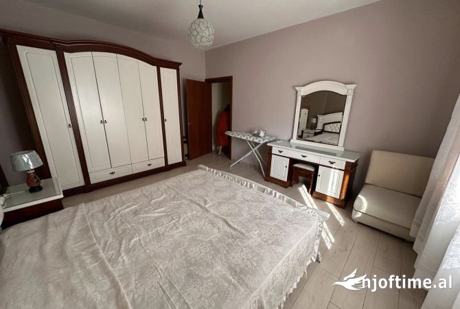 Shtepi me qera Apartament ne Tirane, 2+1, Mobilimi E mobiluar, Pagesa 700  Euro.