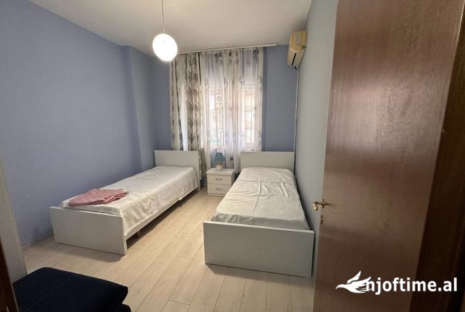 Shtepi me qera Apartament ne Tirane, 2+1, Mobilimi E mobiluar, Pagesa 700  Euro.