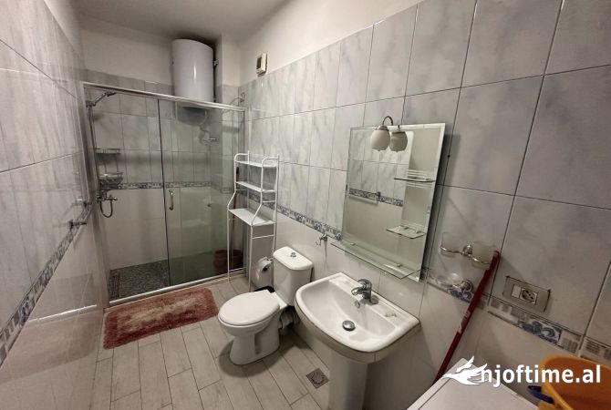 Shtepi me qera Apartament ne Tirane, 2+1, Mobilimi E mobiluar, Pagesa 700  Euro.