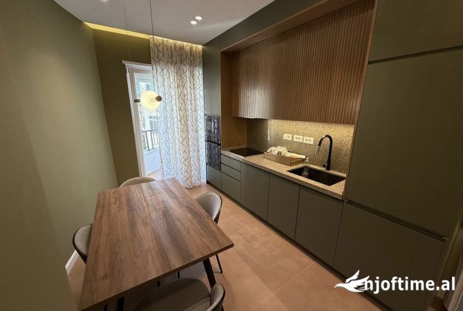 Shtepi me qera 2+1 ne Tirane - 1,300 Euro