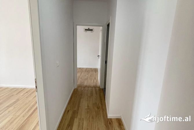 Shtepi ne shitje Apartament ne Tirane, 2+1, Mobilimi Bosh, pa mobiluar, Pagesa 132,000  Euro.