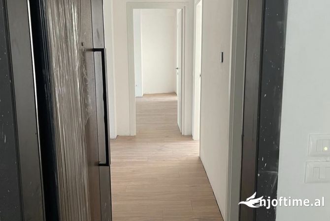 Ambient biznesi me qera 3+1 ne Tirane - 500 Euro