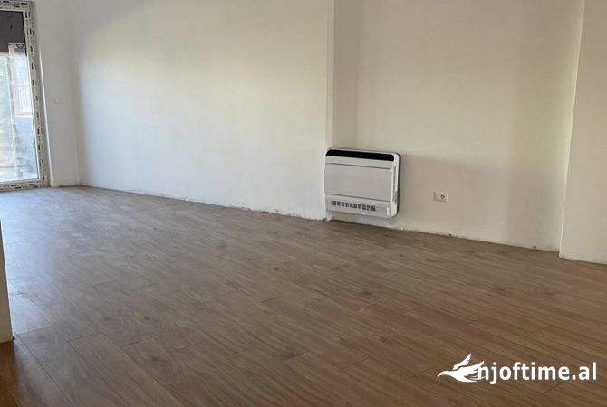 Ambient biznesi me qera 3+1 ne Tirane - 500 Euro