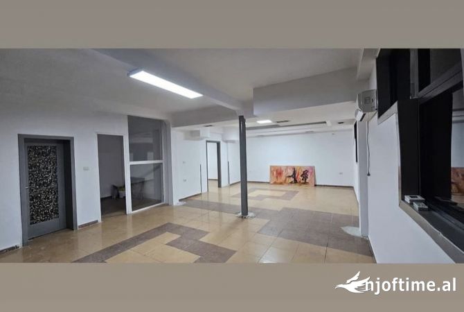 Ambient biznesi me qera 3+1 ne Tirane - 600 Euro
