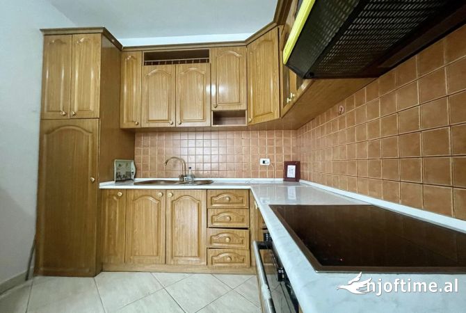 Shtepi ne shitje Apartament ne Tirane, 2+1, Mobilimi E mobiluar, Pagesa 210,000  Euro.