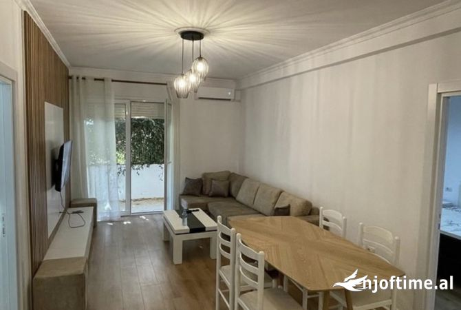 Shtepi me qera 2+1 ne Tirane - 800 Euro