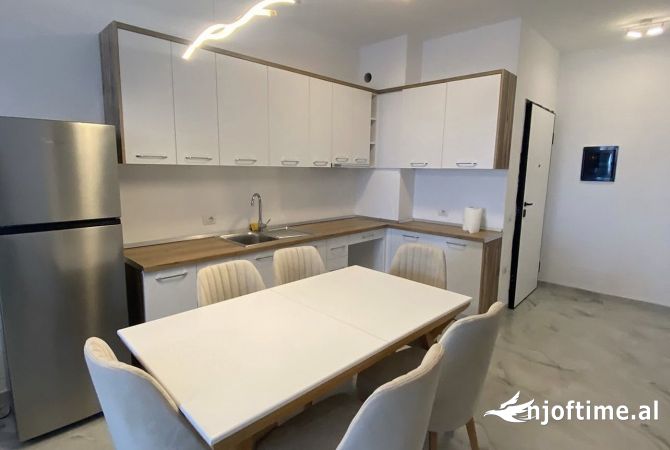 Shtepi me qera 2+1 ne Tirane - 700 Euro
