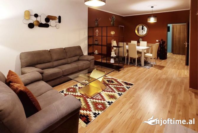 Shtepi me qera 2+1 ne Tirane - 1,200 Euro