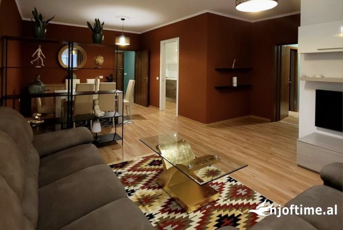 Shtepi me qera 2+1 ne Tirane - 1,200 Euro