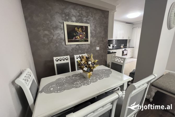 Shtepi ne shitje Apartament ne Tirane, 2+1, Mobilimi E mobiluar, Pagesa 265,000  Euro.
