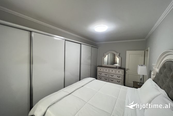 Shtepi ne shitje Apartament ne Tirane, 2+1, Mobilimi E mobiluar, Pagesa 265,000  Euro.
