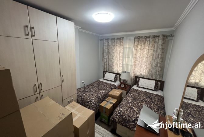 Shtepi ne shitje Apartament ne Tirane, 2+1, Mobilimi E mobiluar, Pagesa 265,000  Euro.