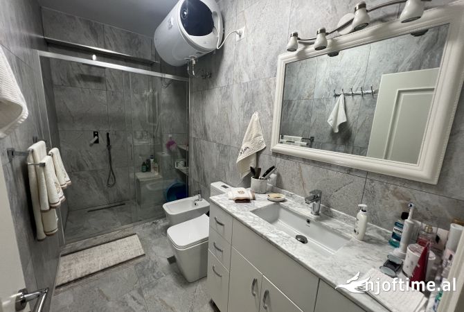 Shtepi ne shitje Apartament ne Tirane, 2+1, Mobilimi E mobiluar, Pagesa 265,000  Euro.